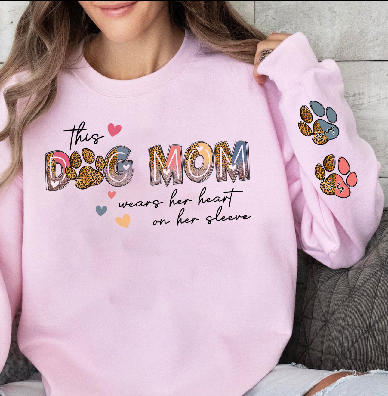 DOG MOM CUSTOM PAW PRINT NAME SLEEVE